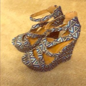 platforms, Shi brand, aztec print, size 8